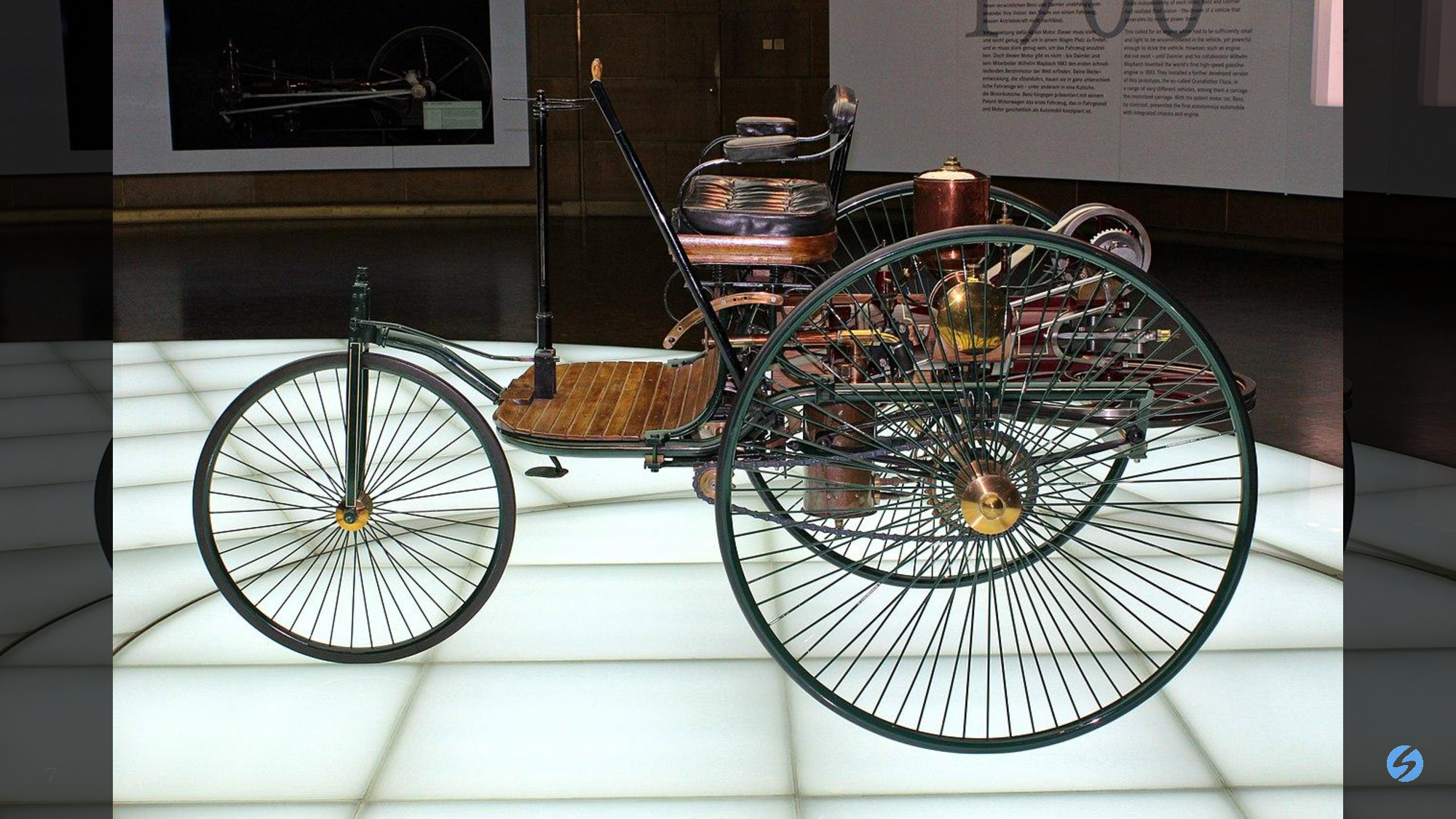 人類史上的第一輛汽車，三輪車，後來成了我們當代的賓士汽車
